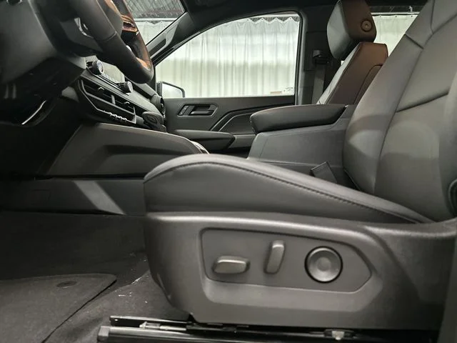 Used 2026 White Chevrolet Trail Boss image 16
