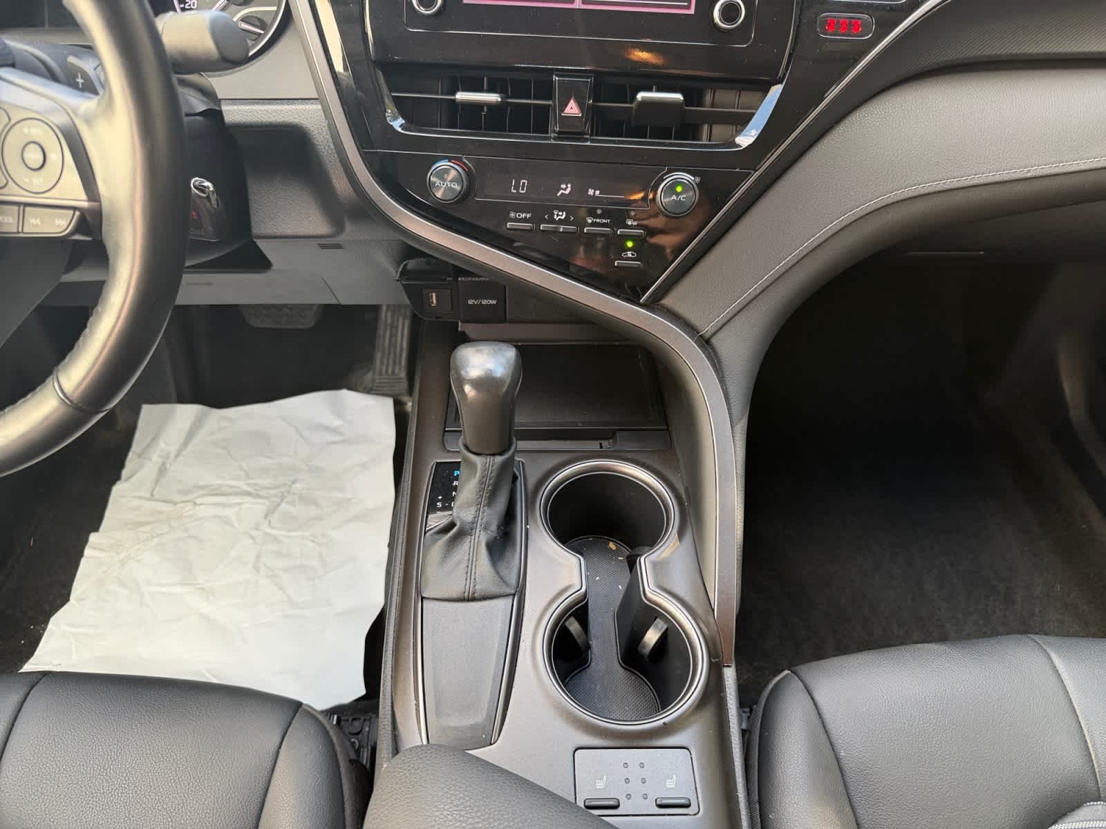 Used 2024 Ice Cap Toyota SE image 15