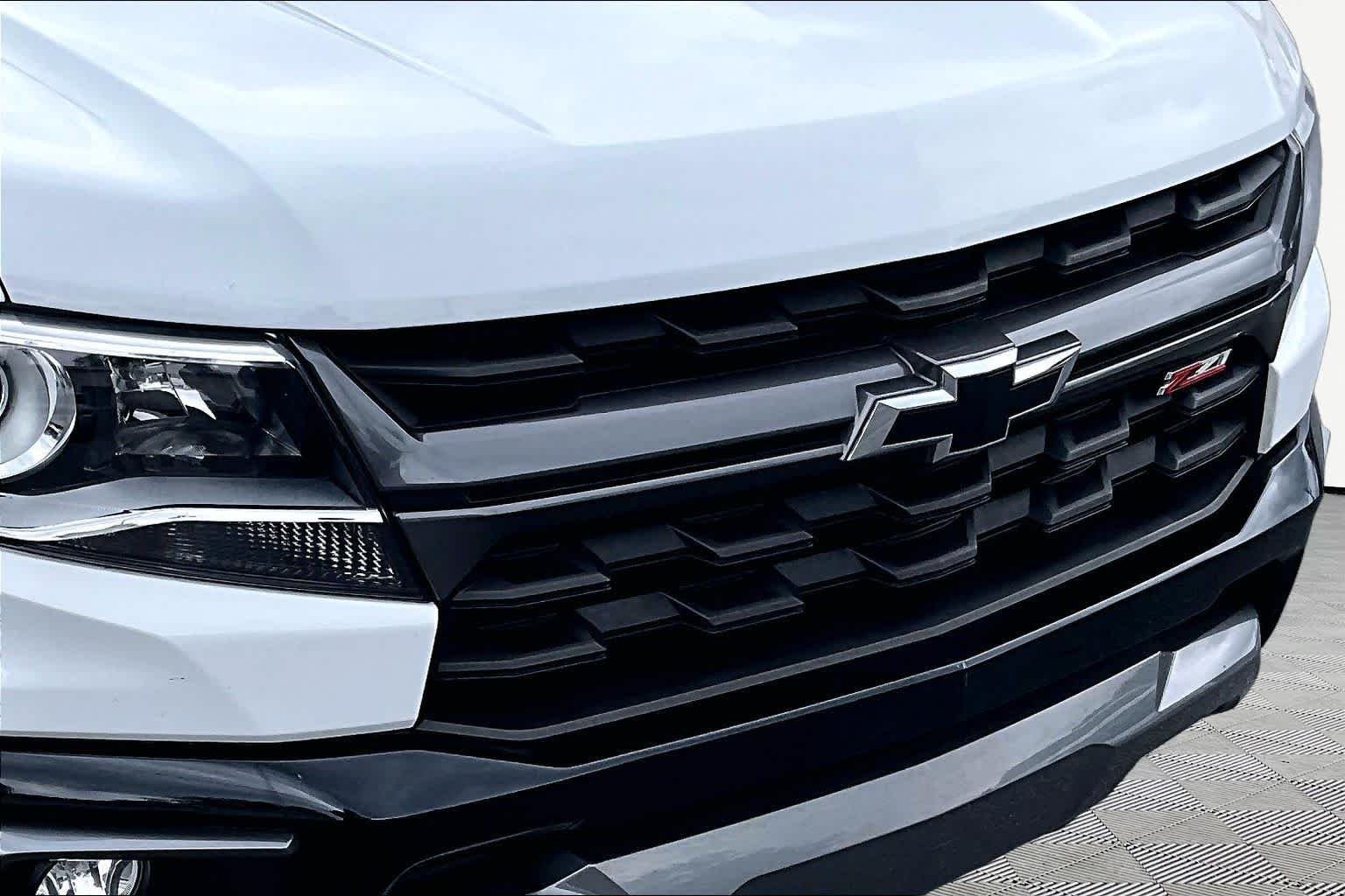Used 2022 Summit White Chevrolet 4WD Z71 image 30