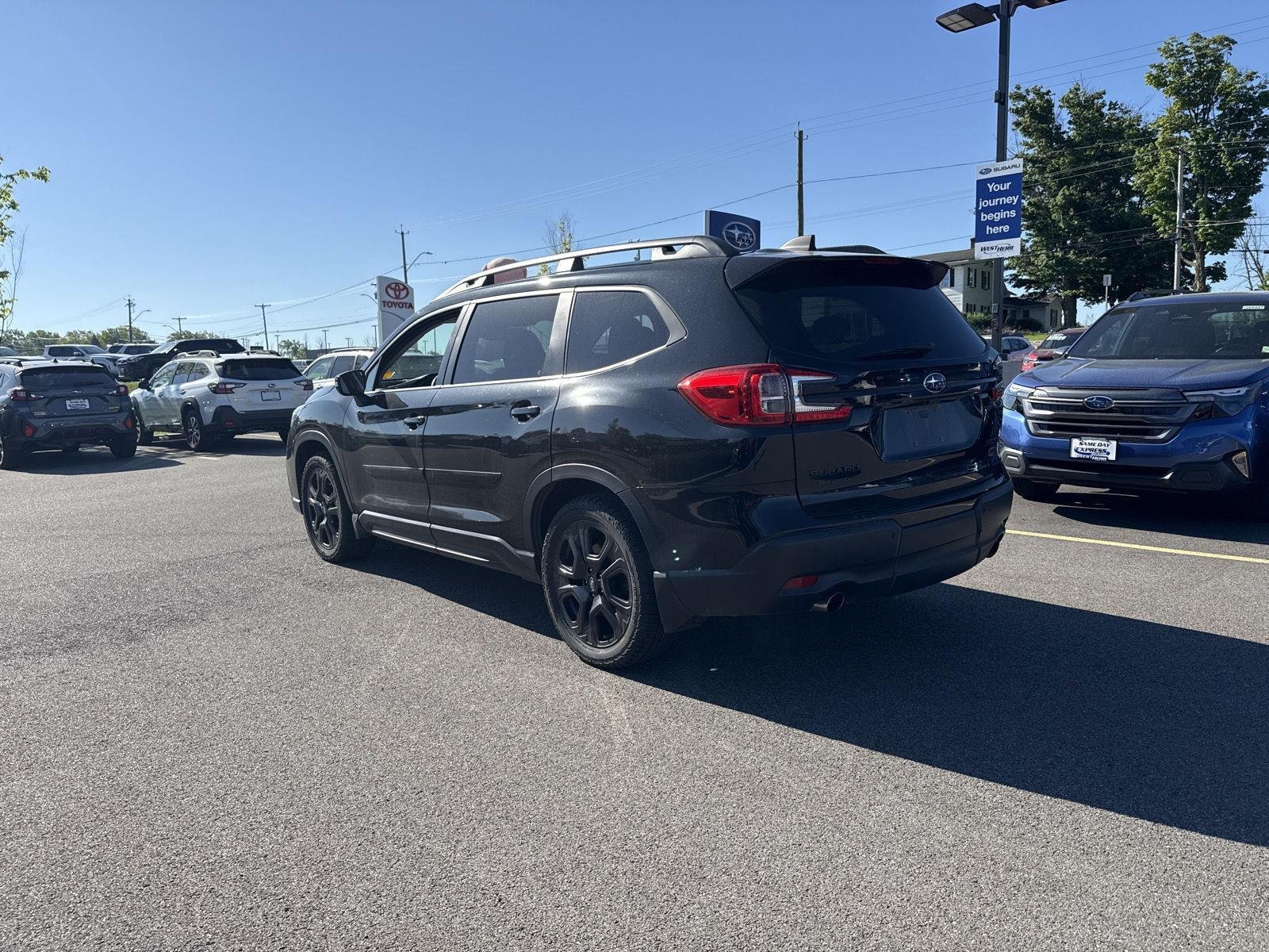 Used 2023 Crystal Black Silica Subaru Onyx Edition image 5
