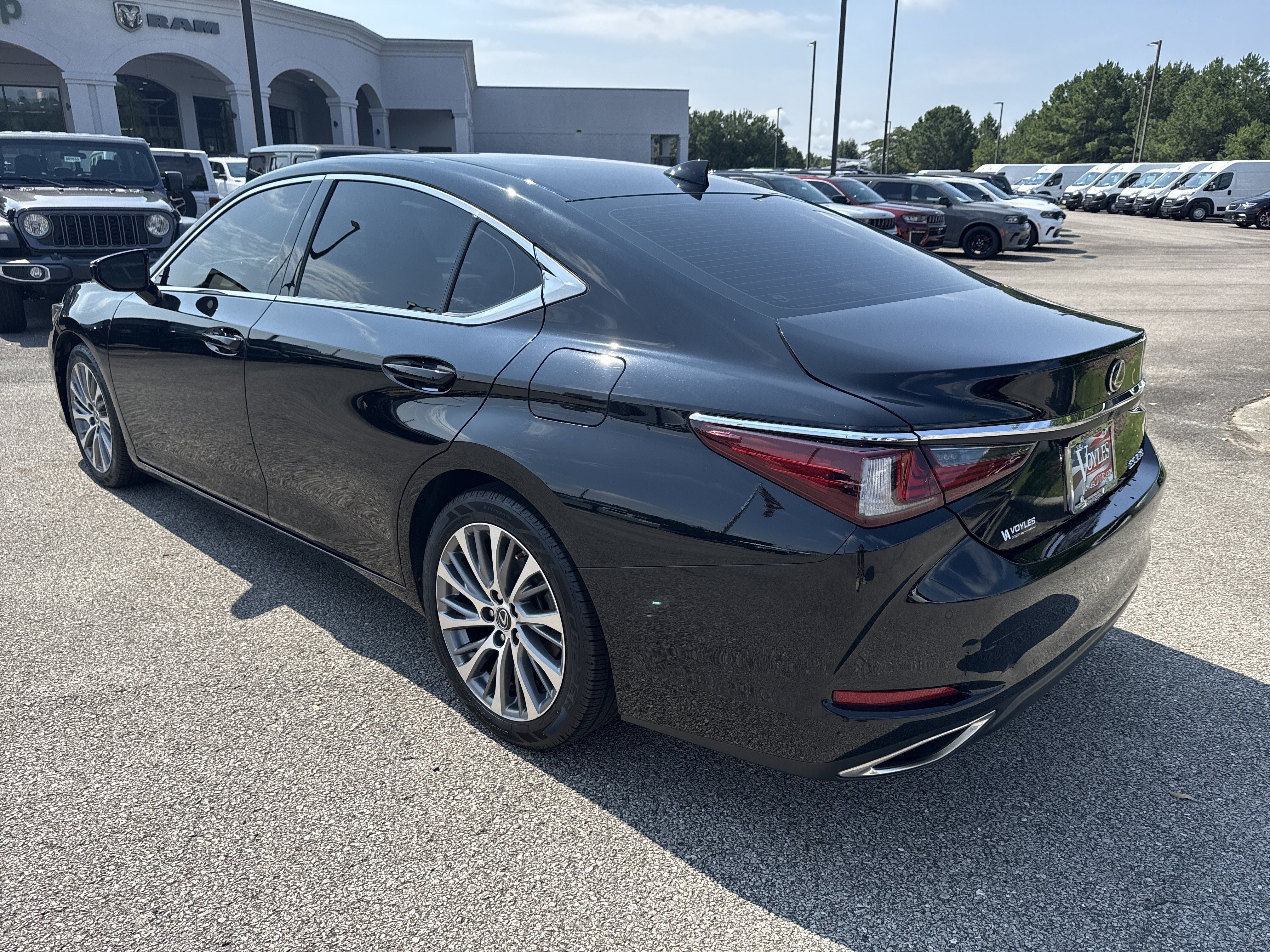 Used 2020 Black Lexus ES 350 image 5