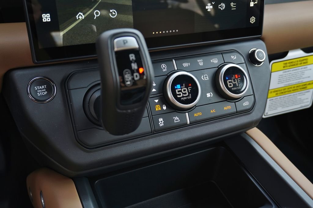 New 2026 Santorini Black Land Rover X-Dynamic SE image 26