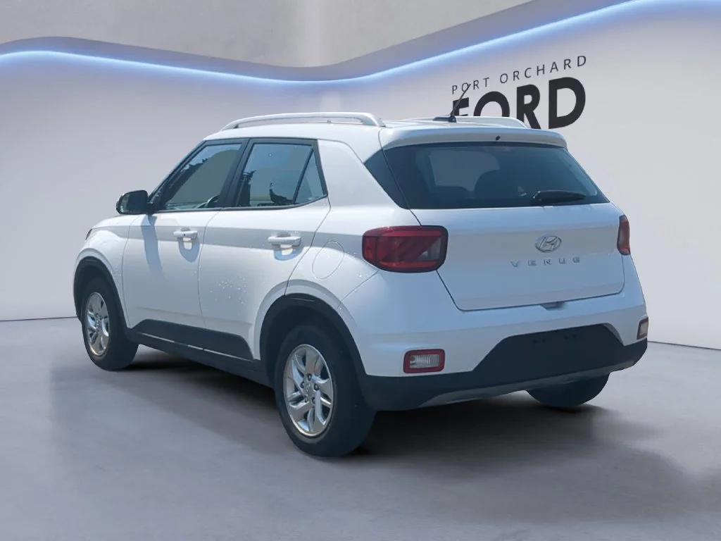 Used 2023 White Hyundai  image 4