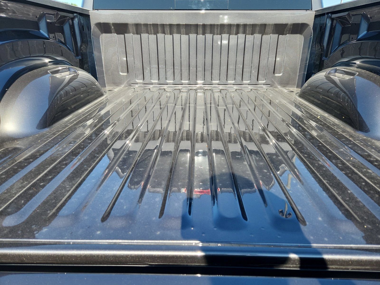 New 2026 Granite Crystal Metallic Clear-Coat Exterior Paint RAM Laramie image 25
