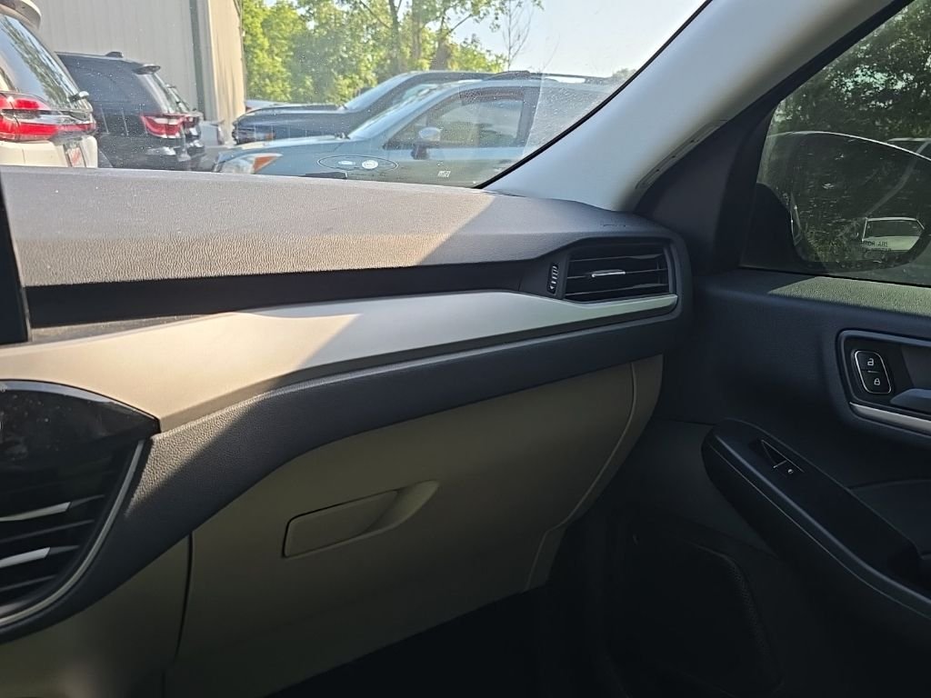 Used 2022 Black Ford SE image 23