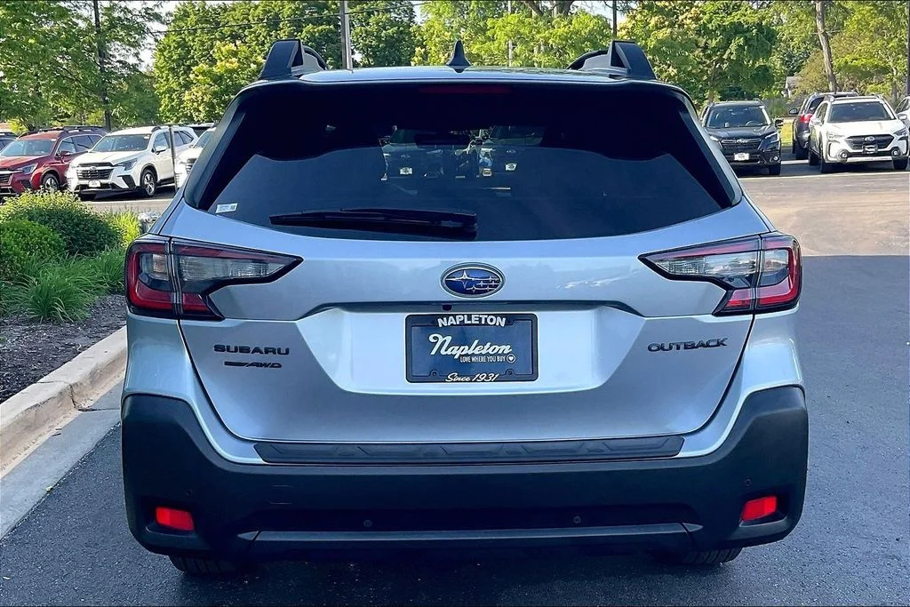 Used 2025 Silver Subaru Onyx Edition image 3
