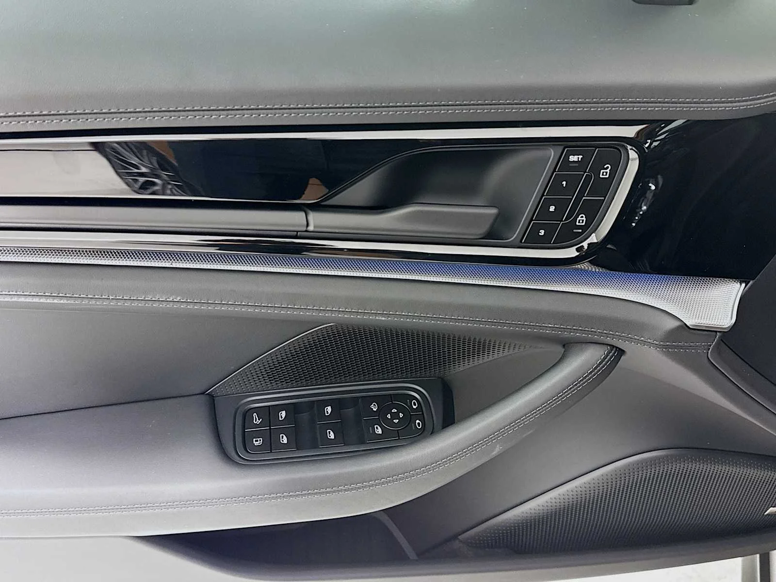 2026 Porsche Panamera 4 E-Hybrid - Photo 11