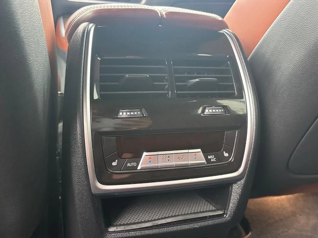 Used 2022 Black BMW sDrive40i image 18