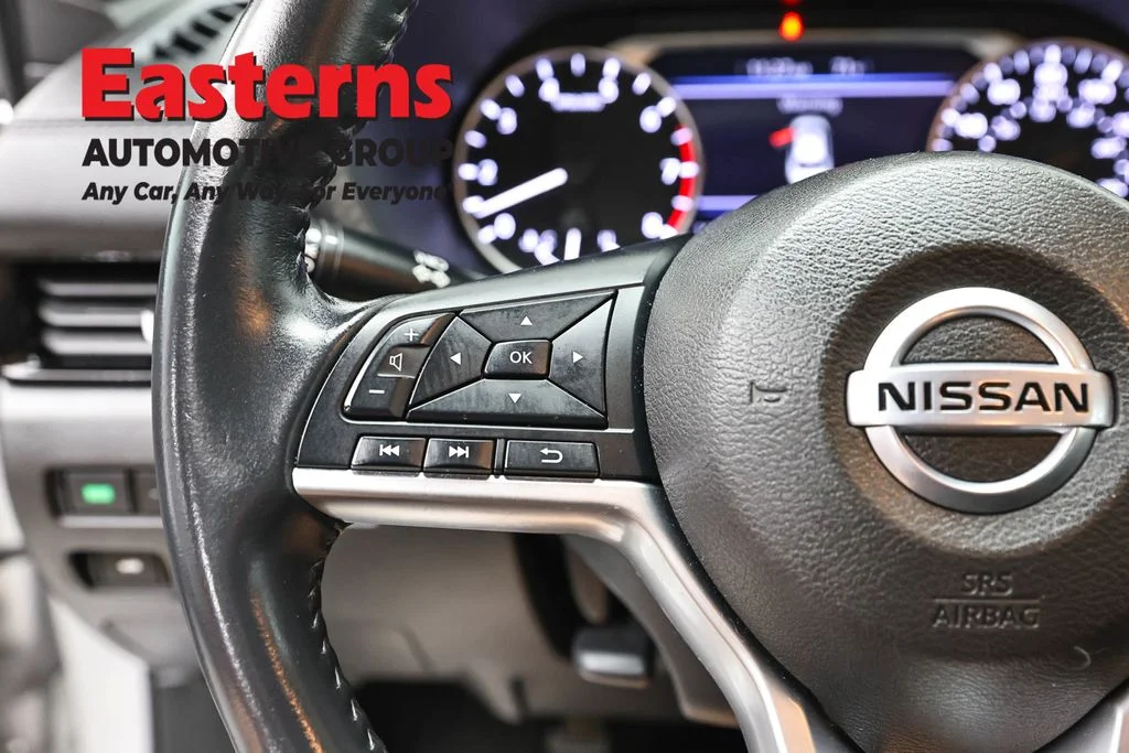 Used 2022 Silver Nissan SV image 14
