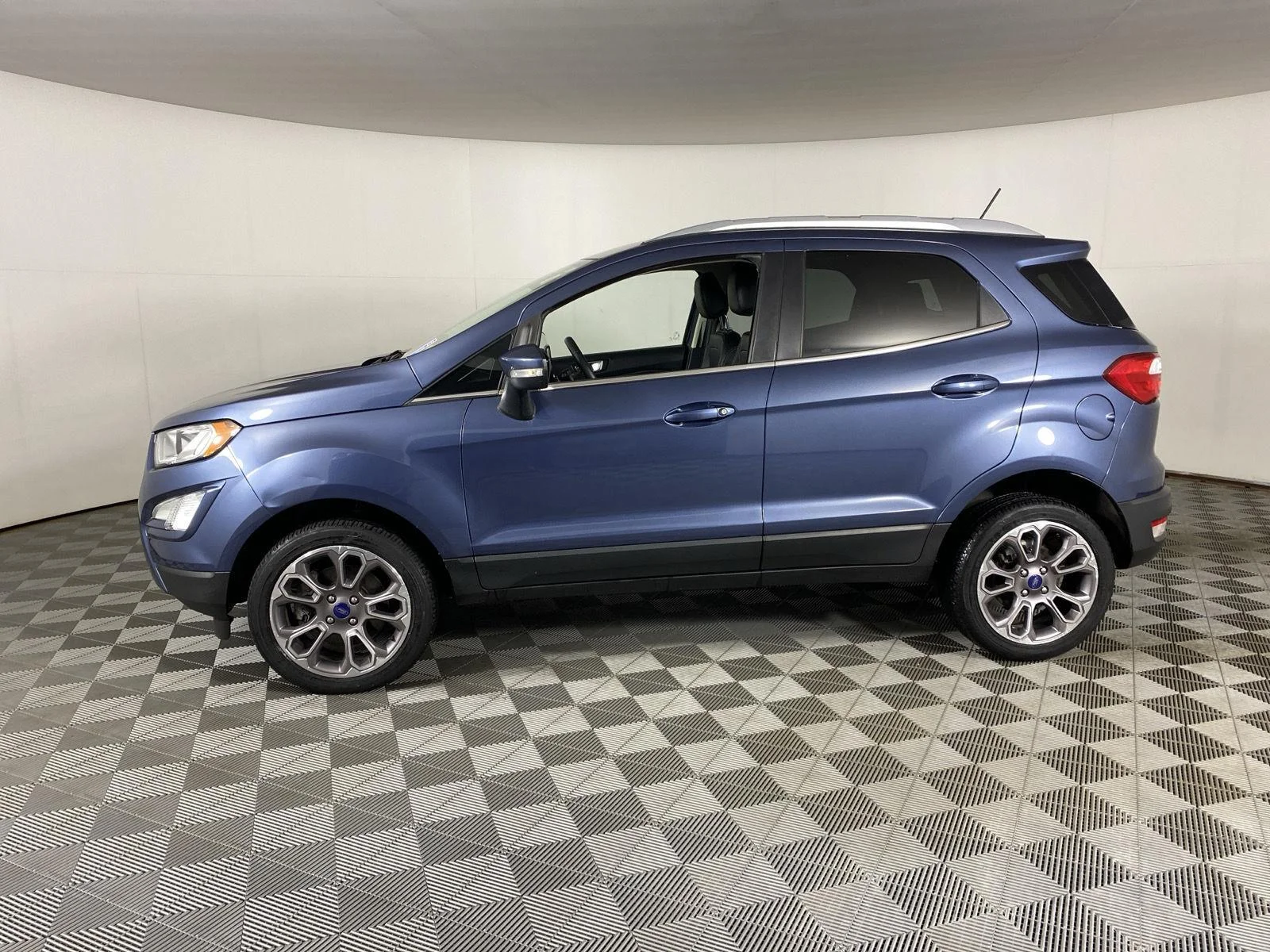 Used 2022 Blue Ford Titanium image 7