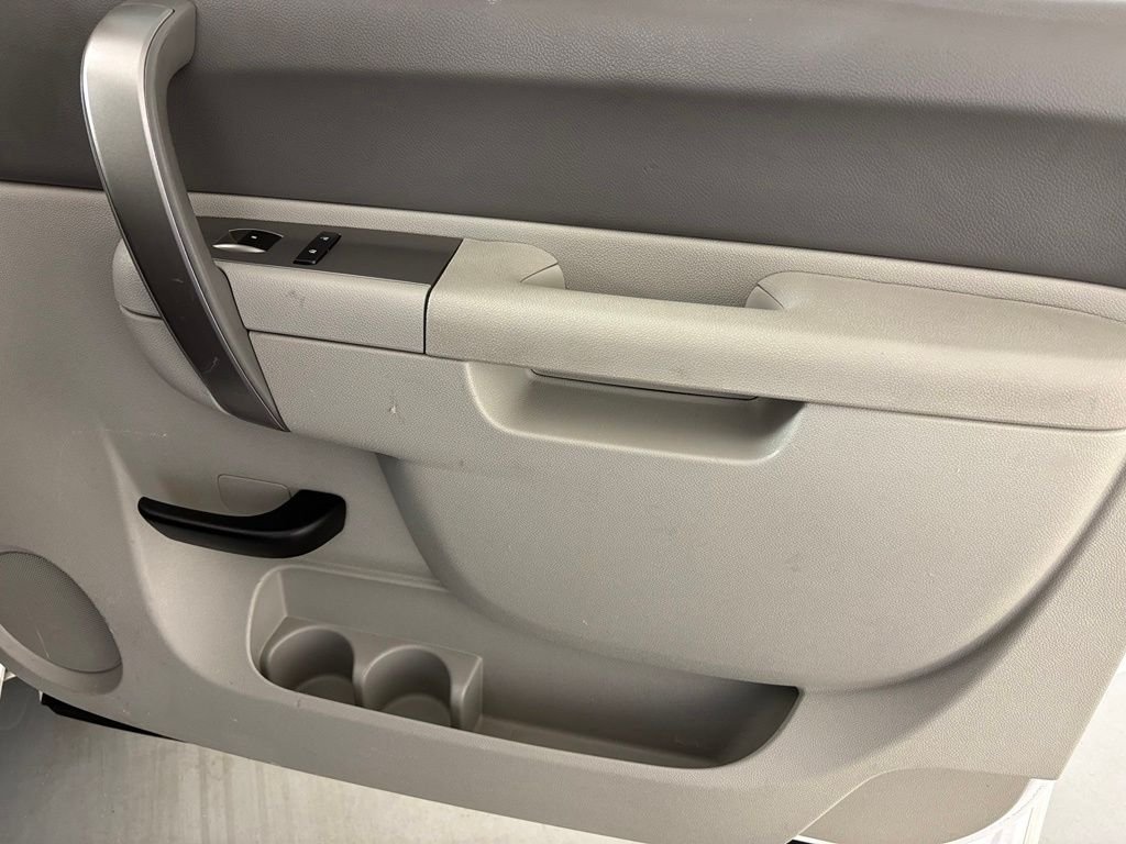 Used 2013 White Chevrolet Work Truck image 28