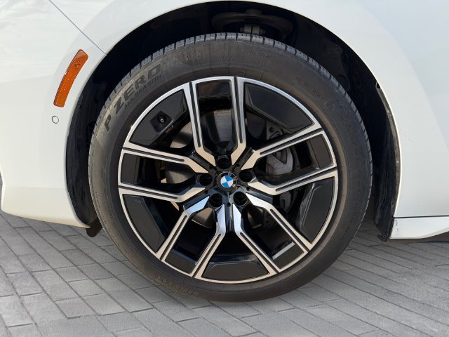 Used 2025 White BMW 740i image 9