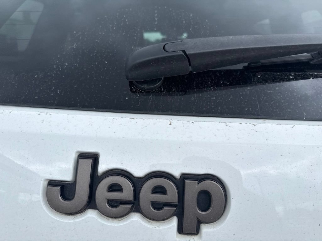 Used 2016 Bright White Clearcoat Jeep Limited image 4