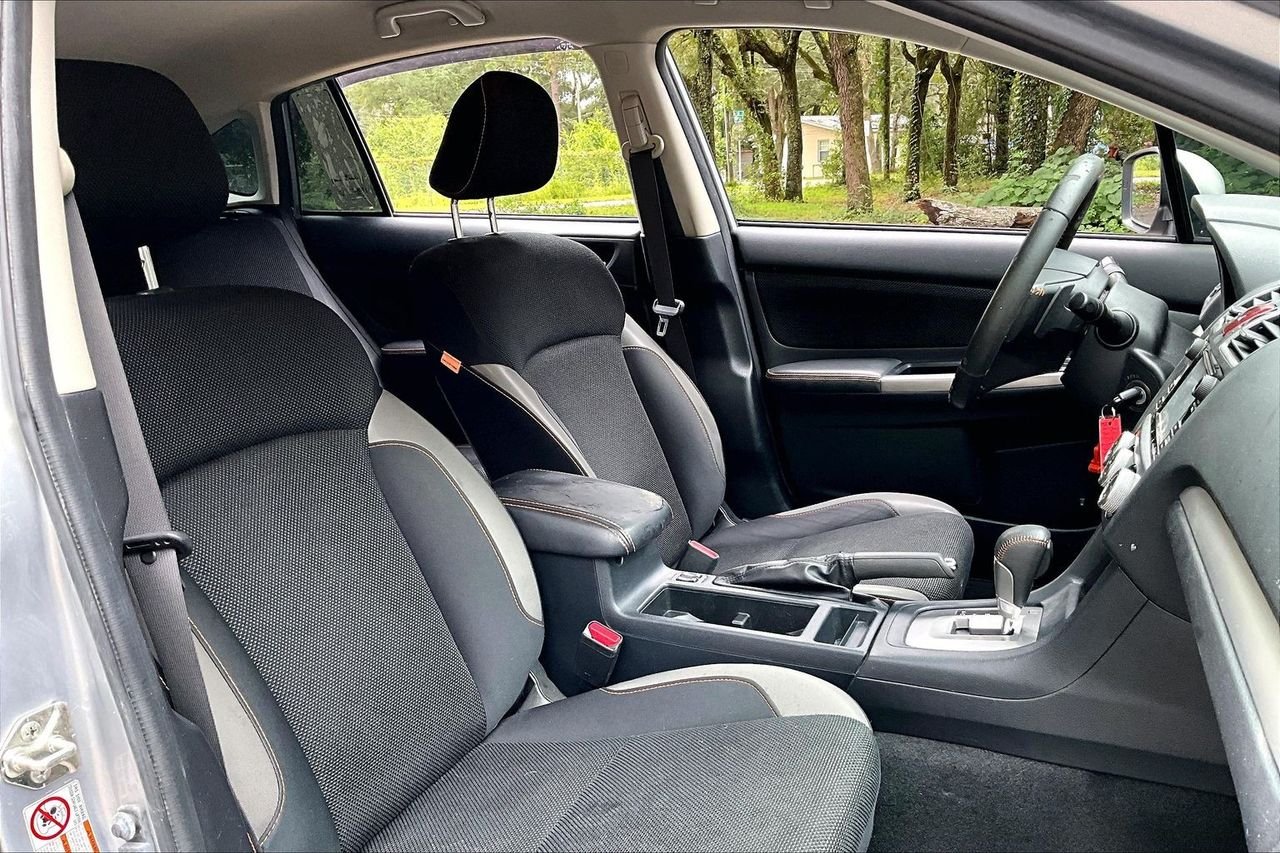 Used 2017 Silver Subaru 2.0i Premium image 27