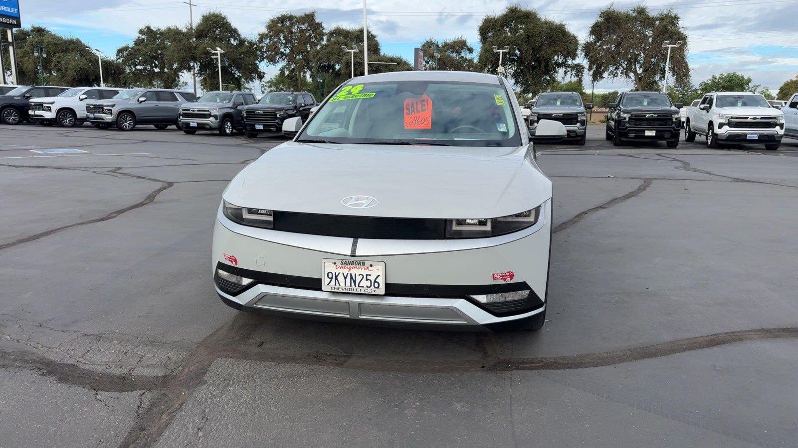 Used 2024 Gray Hyundai SEL image 6