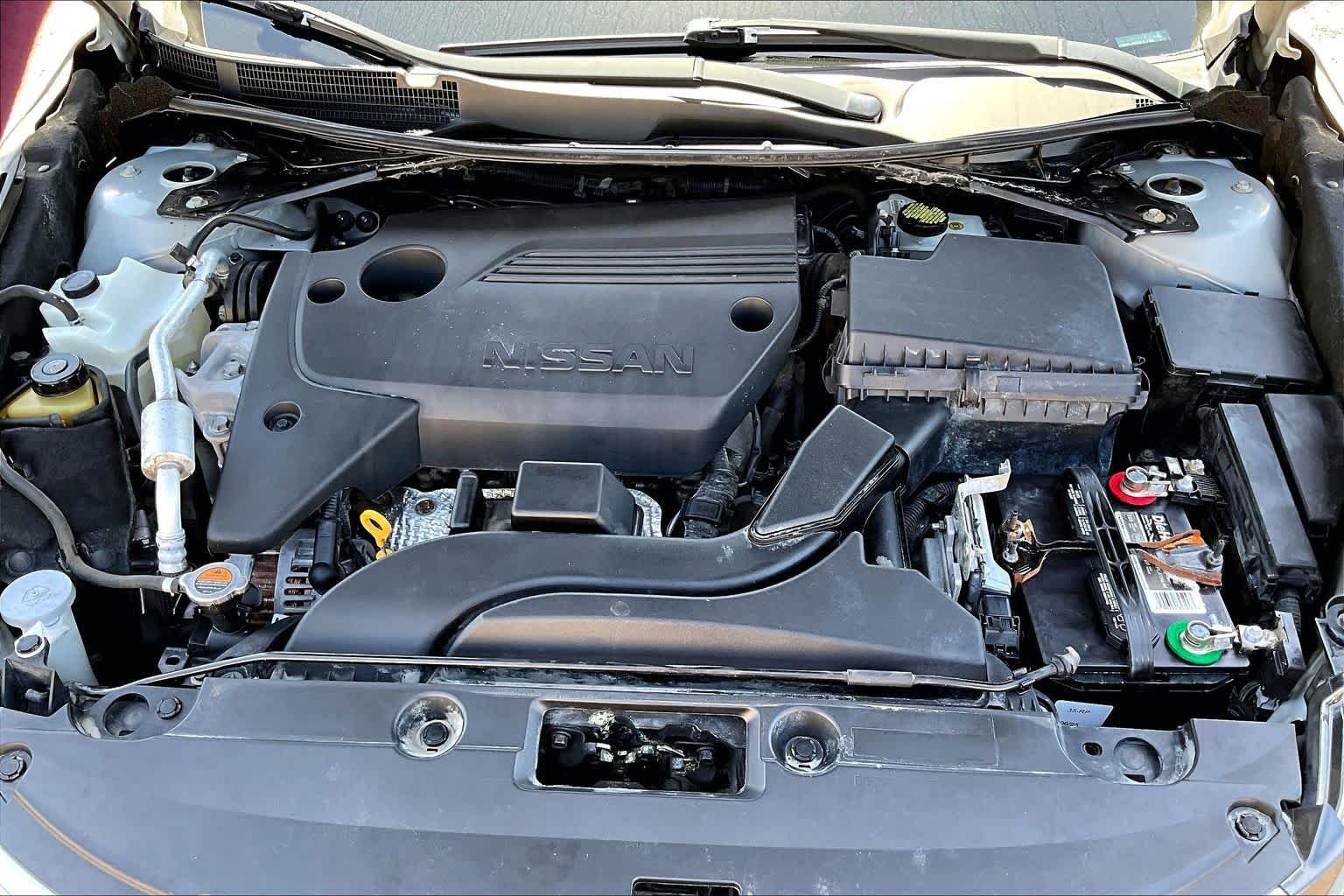 Used 2018 Brilliant Silver Nissan 2.5 S image 34