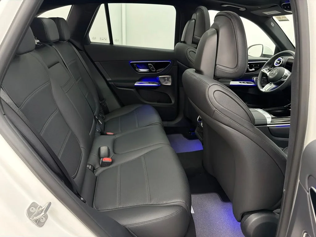 New 2027 White Mercedes-Benz GLC 300 image 25