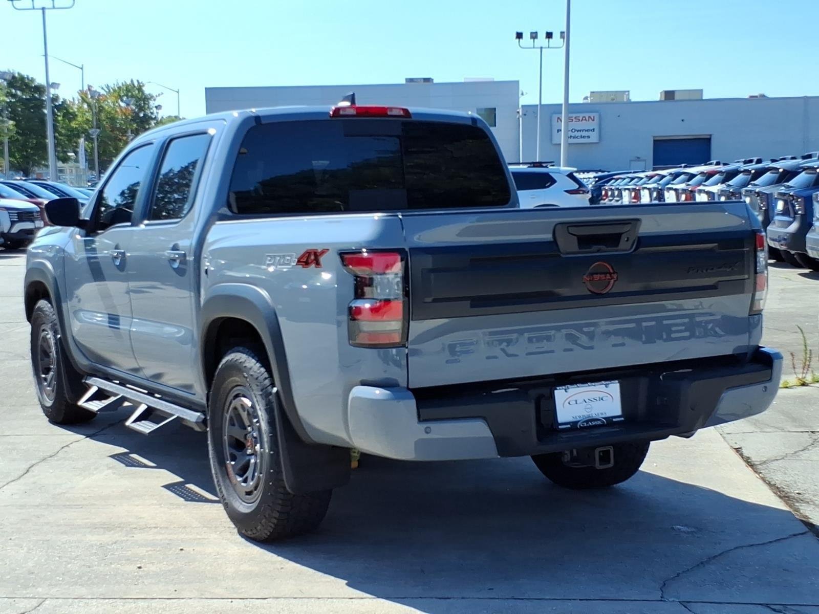 Used 2025 Boulder Gray Pearl Nissan PRO-4X image 9