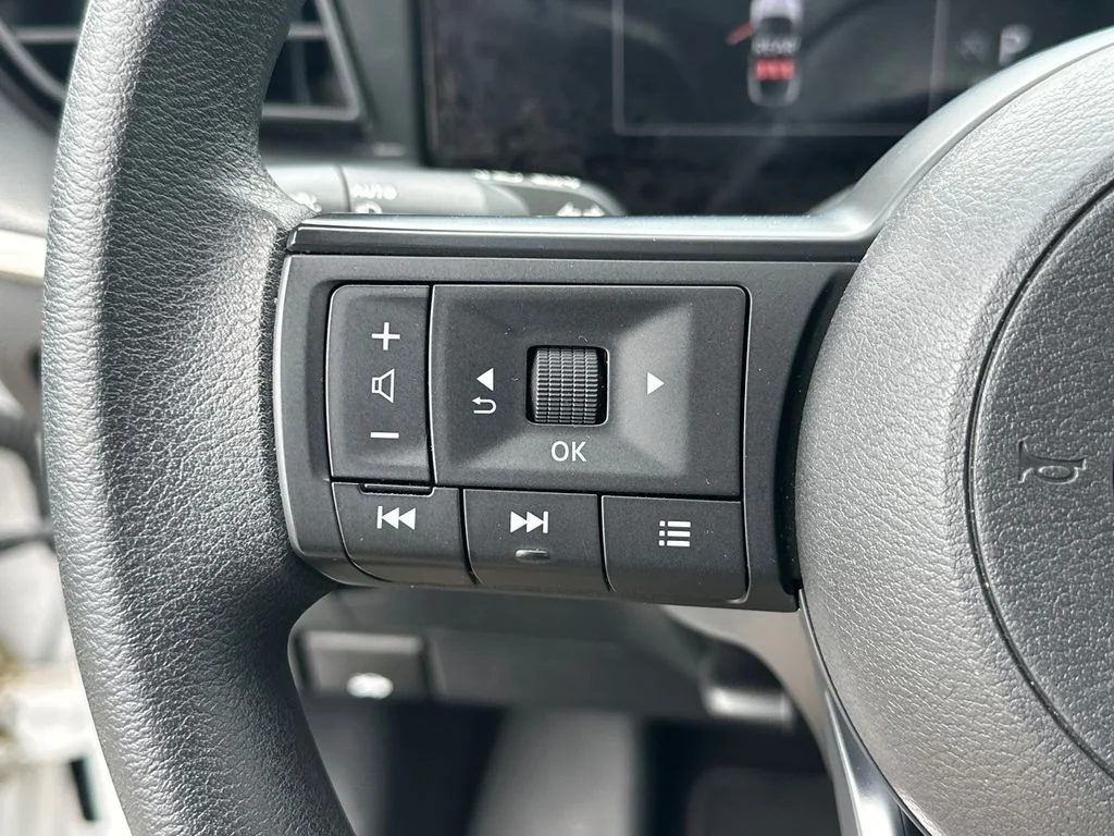 Used 2025 White Nissan S image 25