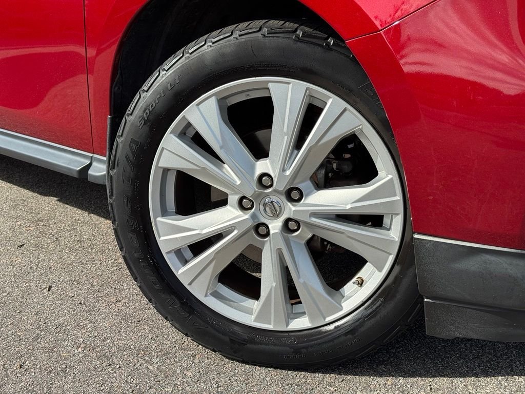 Used 2018 Red Nissan SL image 6