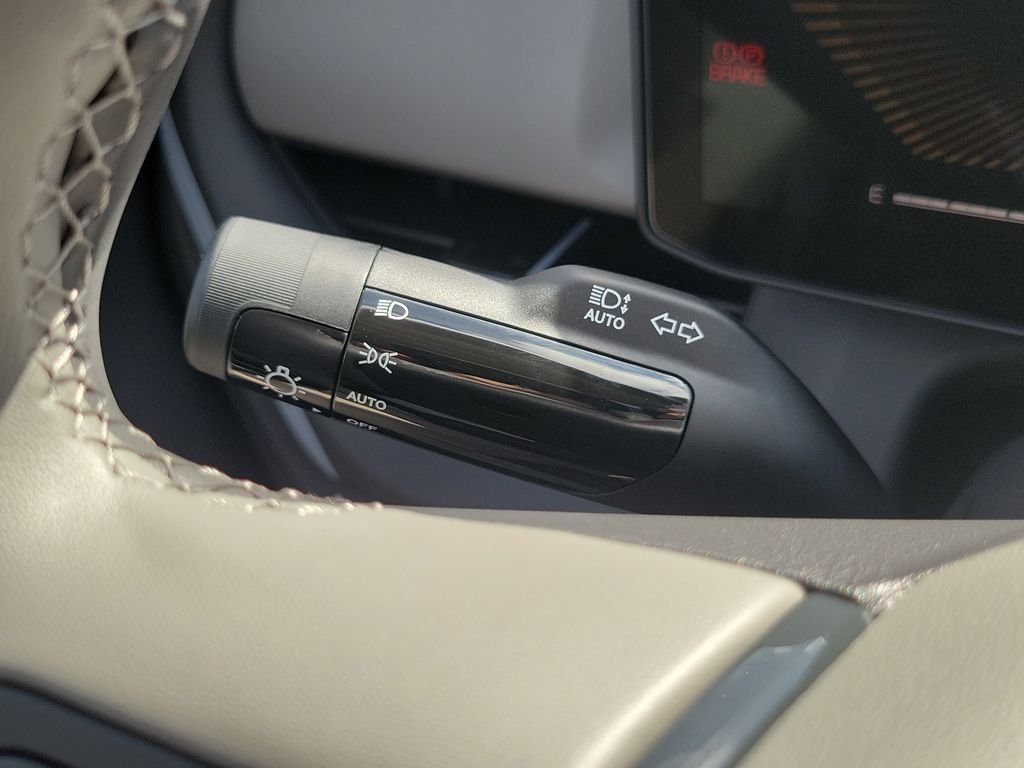 New 2027 Snow White Pearl Kia EX image 30