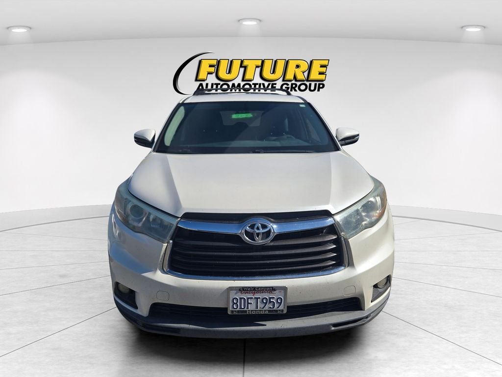 Used 2015 White Toyota LE image 2