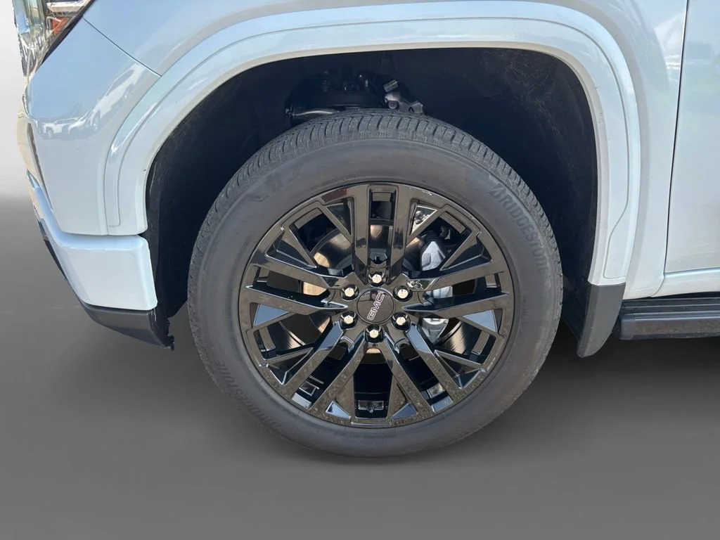 Used 2026 Glacier White Tricoat GMC Denali Ultimate image 15