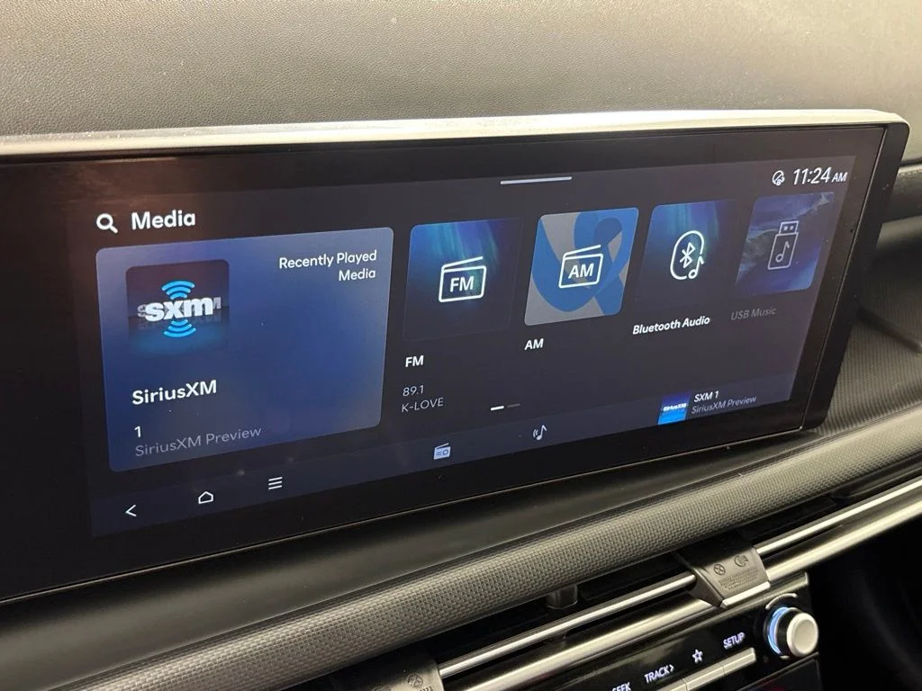 Used 2025 Silver Hyundai SEL image 39
