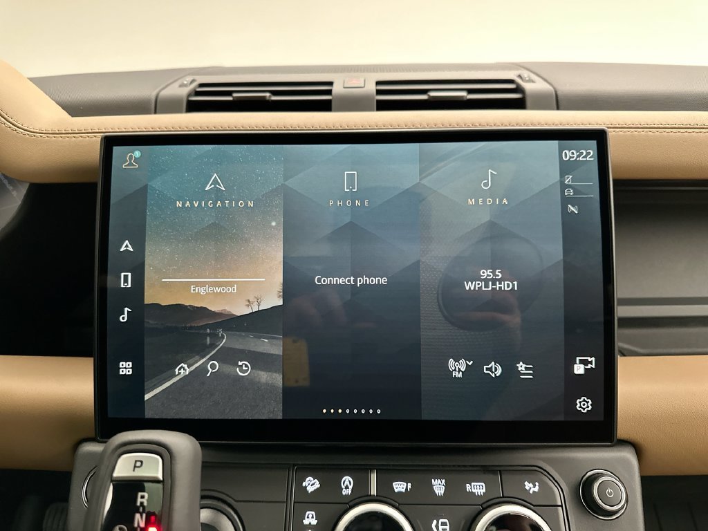 New 2026 Fuji White Land Rover X-Dynamic SE image 14