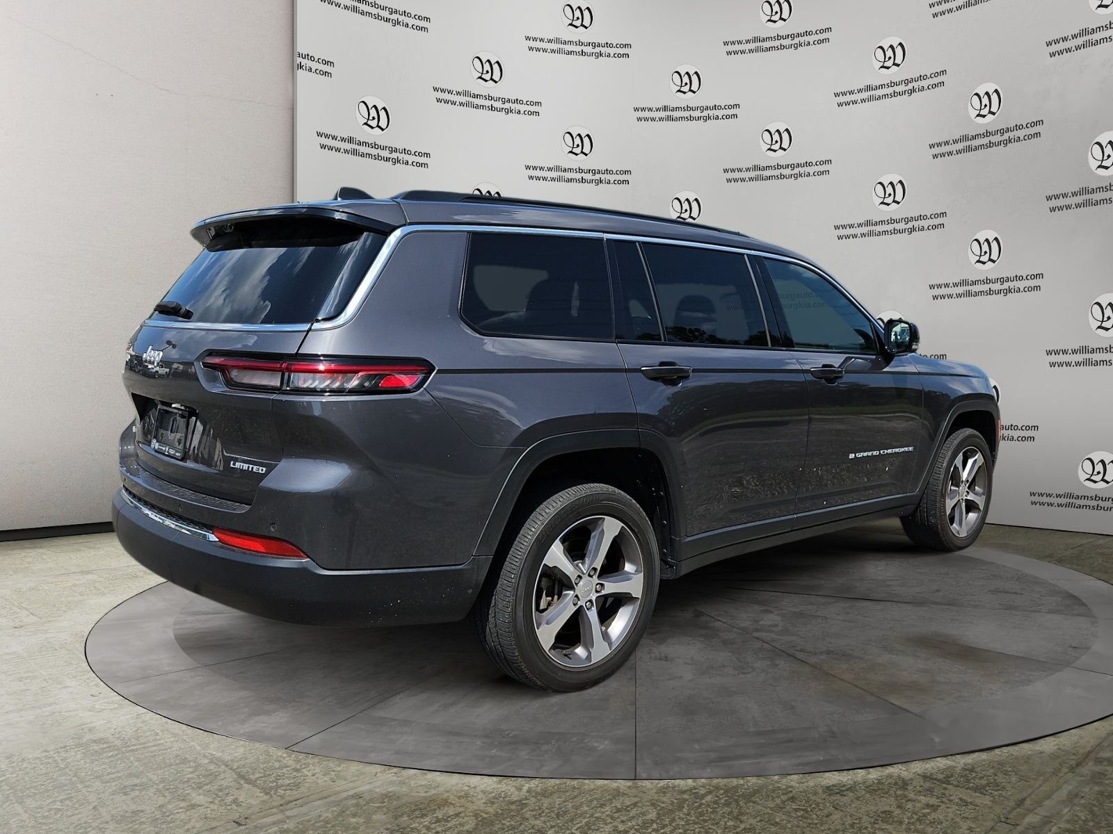 Used 2024 Gray Jeep Limited image 5