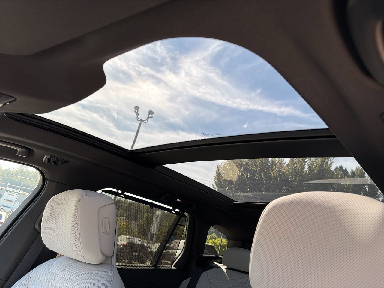 New 2027 Alpine White BMW 40 xDrive image 30