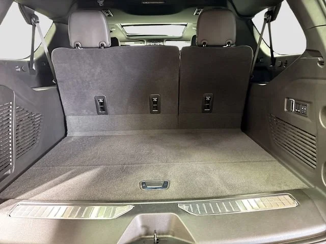 2025 Chevrolet Suburban Premier - Photo 32