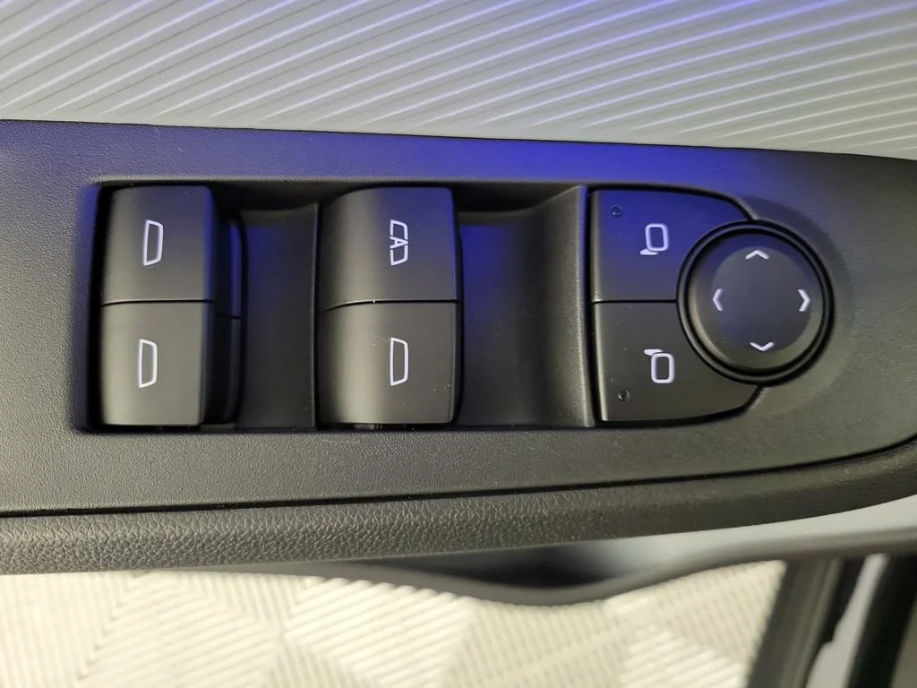 2027 Chevrolet Bolt RS - Photo 28