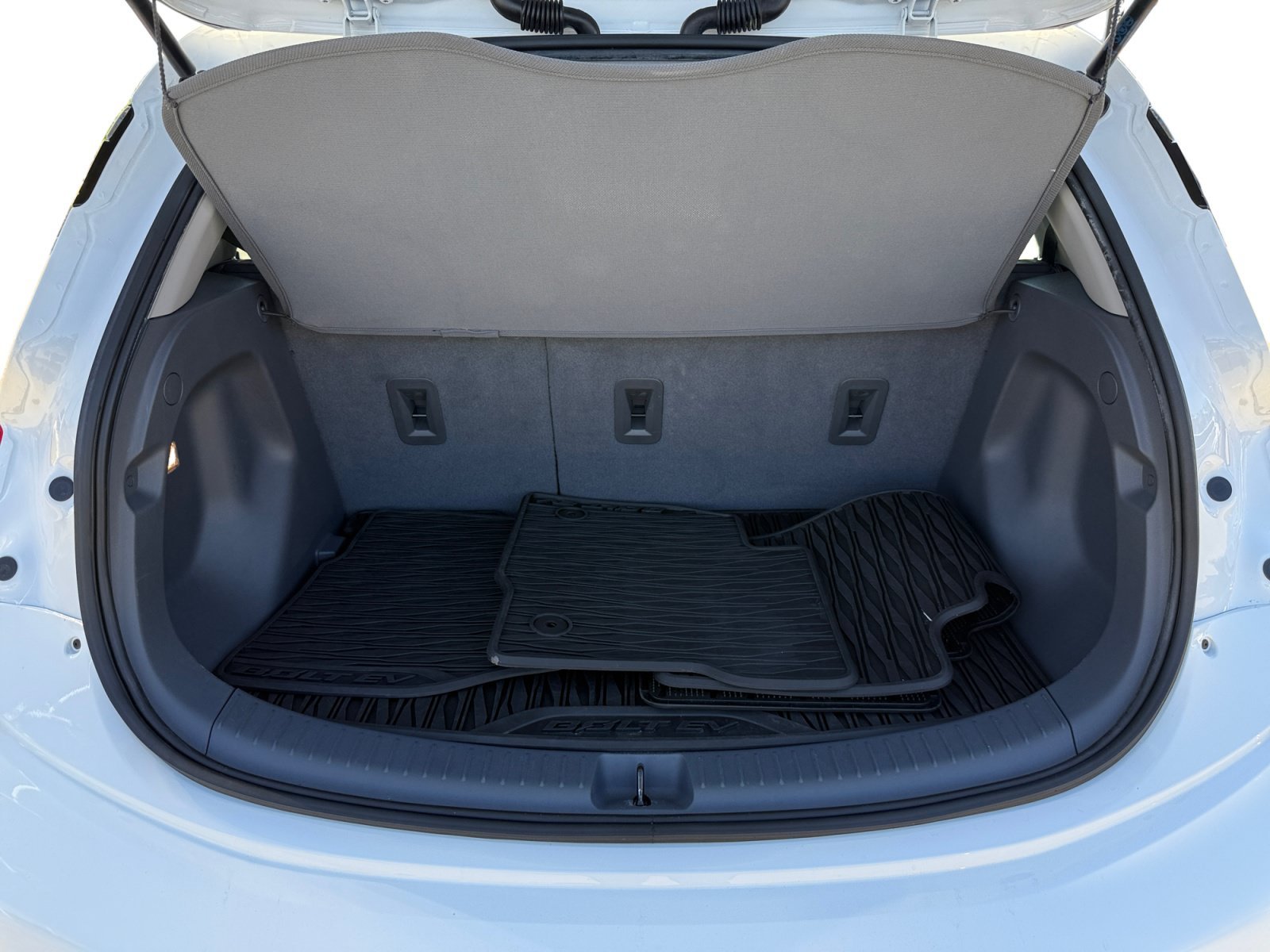 Used 2020 Summit White Chevrolet Premier image 17