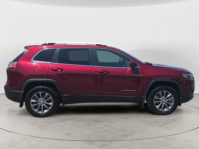 Used 2021 Red Jeep Latitude Lux image 6