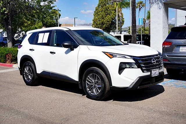 Used 2025 White Nissan S image 5
