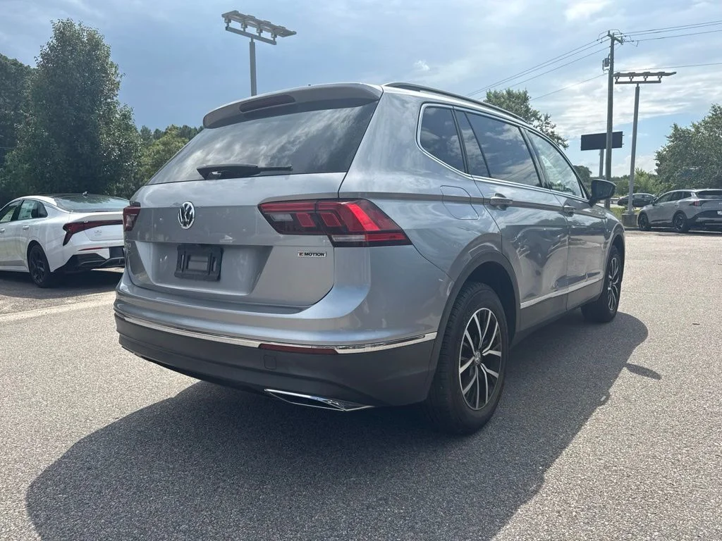 Used 2021 Silver Volkswagen 2.0T SE image 5