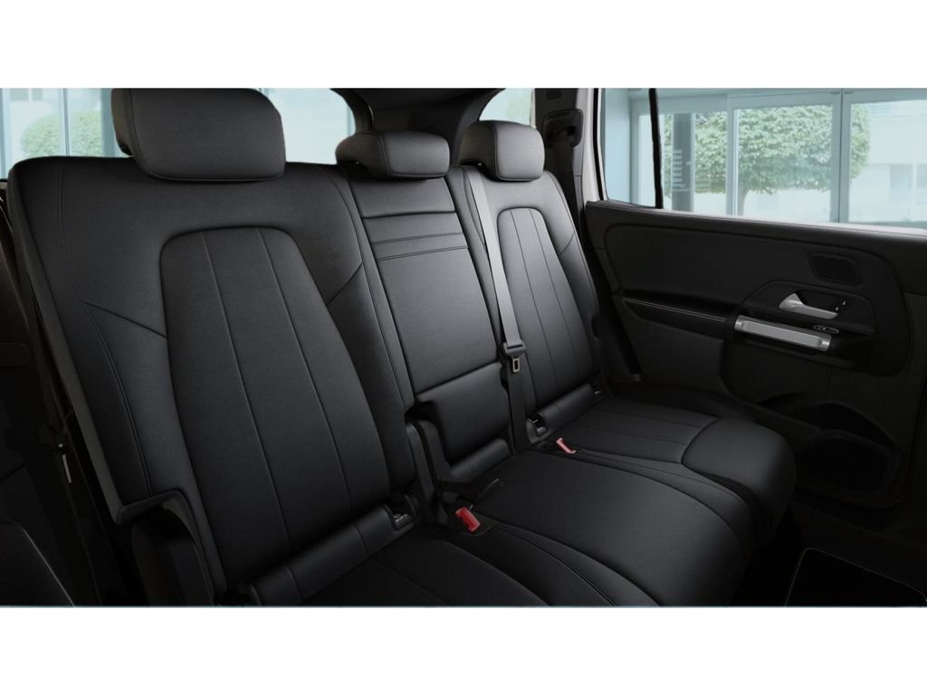 New 2026 Polar White Mercedes-Benz GLB 250 image 46