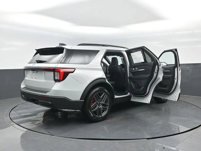 New 2027 Avalanche Gray Ford ST-Line image 30