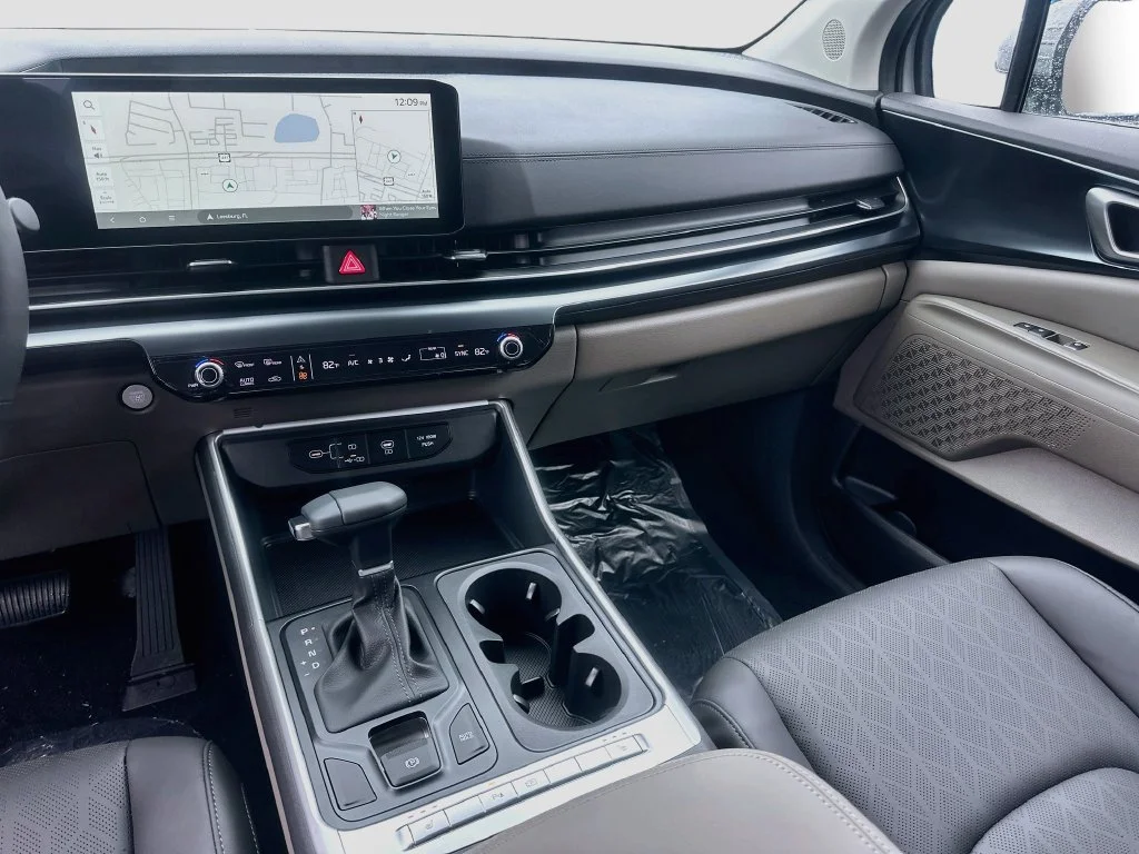 New 2027 Ceramic Silver Kia LXS image 23