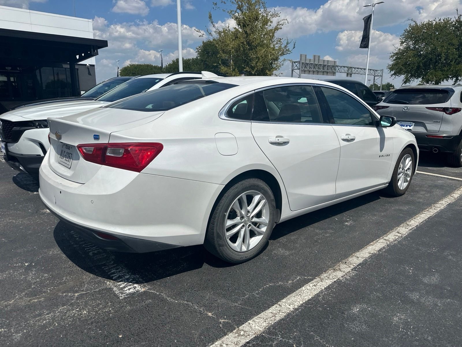 Used 2018 Pearl Chevrolet Hybrid image 4