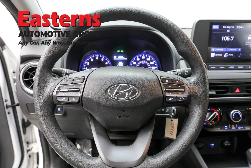 Used 2022 White Hyundai SE image 10
