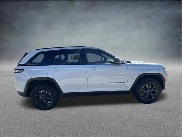 New 2027 Bright White Clear-Coat Paint Jeep Laredo Altitude image 26