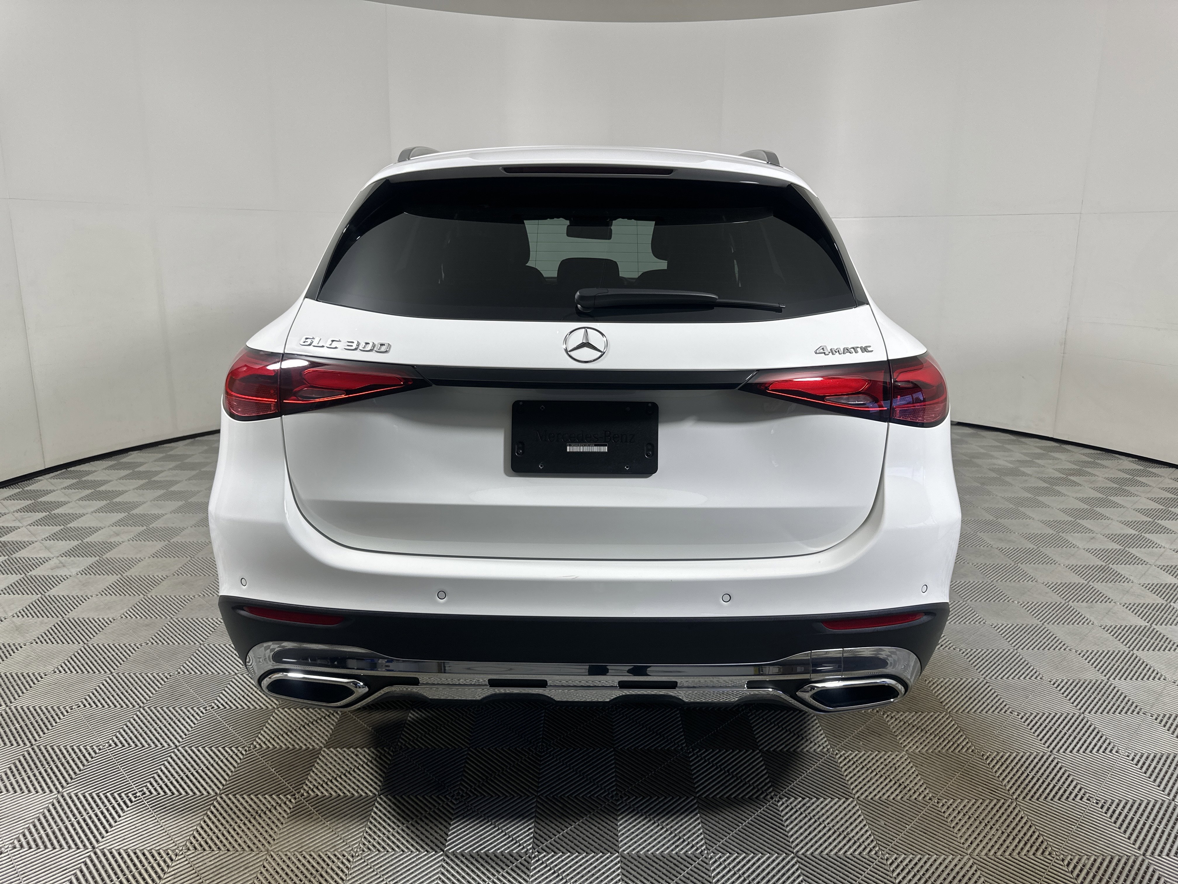 Used 2025 White Mercedes-Benz GLC 300 image 6
