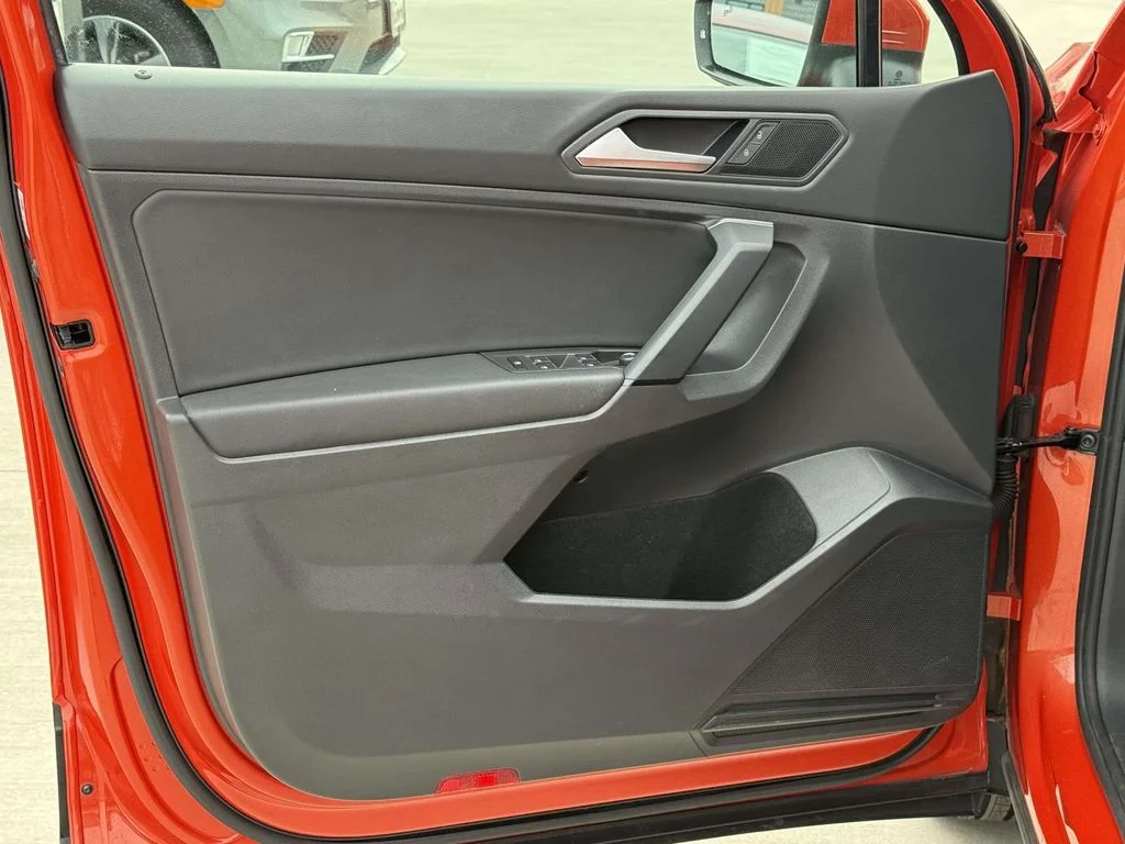 Used 2019 Orange Volkswagen 2.0T SE image 28