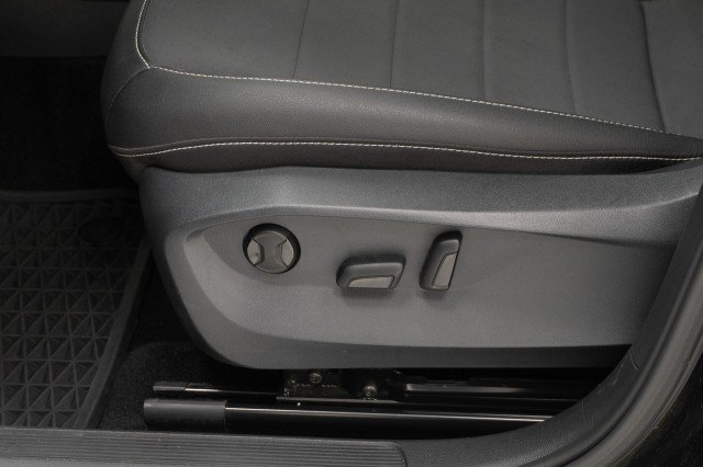 Used 2024 BLACK Volkswagen SE image 20