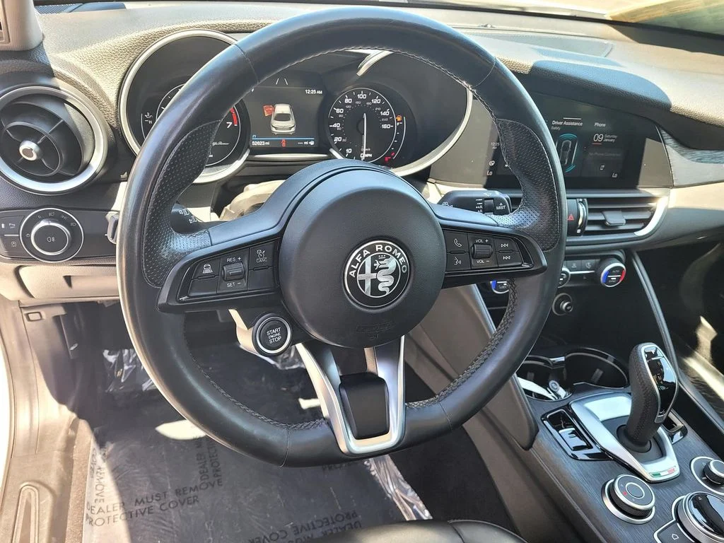Used 2021 White Alfa Romeo  image 9