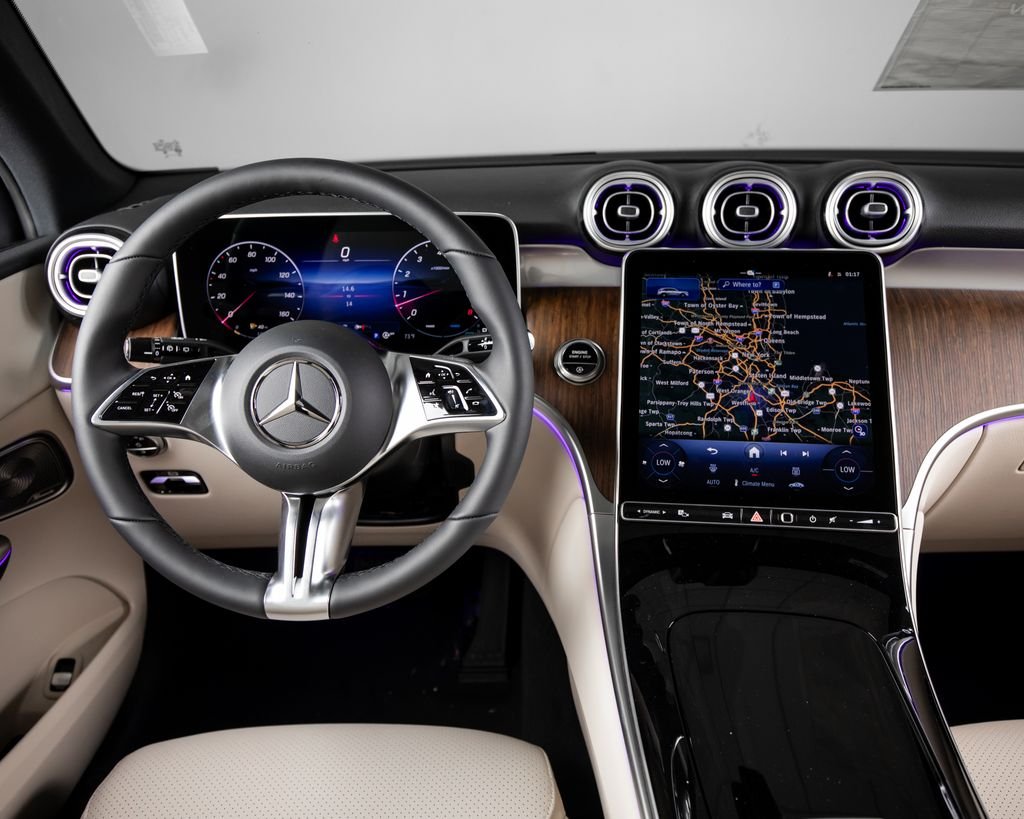 New 2026 Polar White Mercedes-Benz GLC 300 image 8