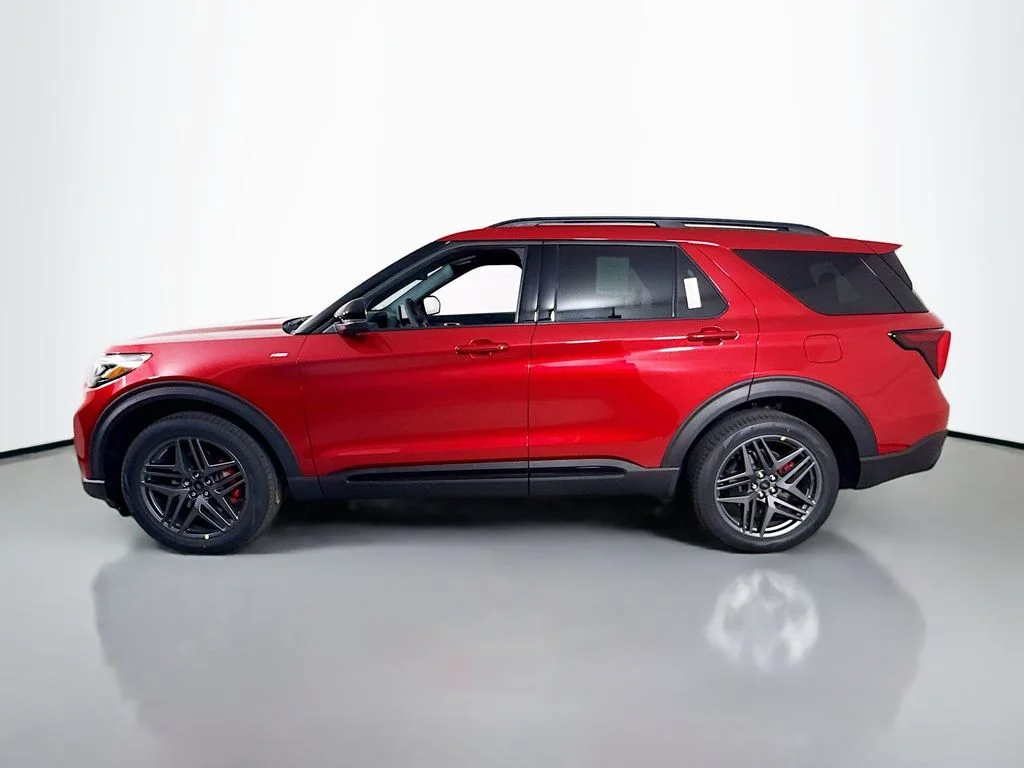 New 2026 Rapid Red Metallic Tinted Clearcoat Ford ST-Line image 4