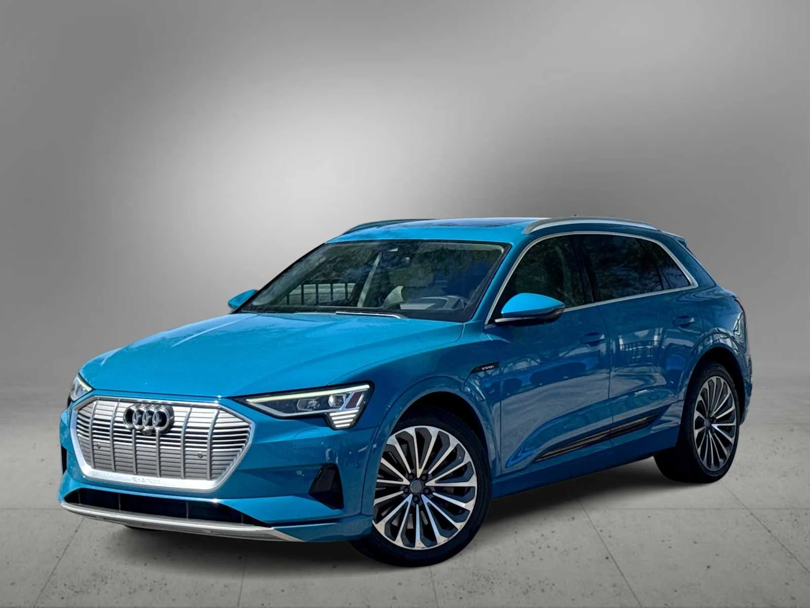 2019 Audi e-tron Prestige's photo